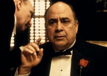 Morris Villarroel: El enterrador de su padre Mario. ¡Cría Cuervos!… (Primera parte)