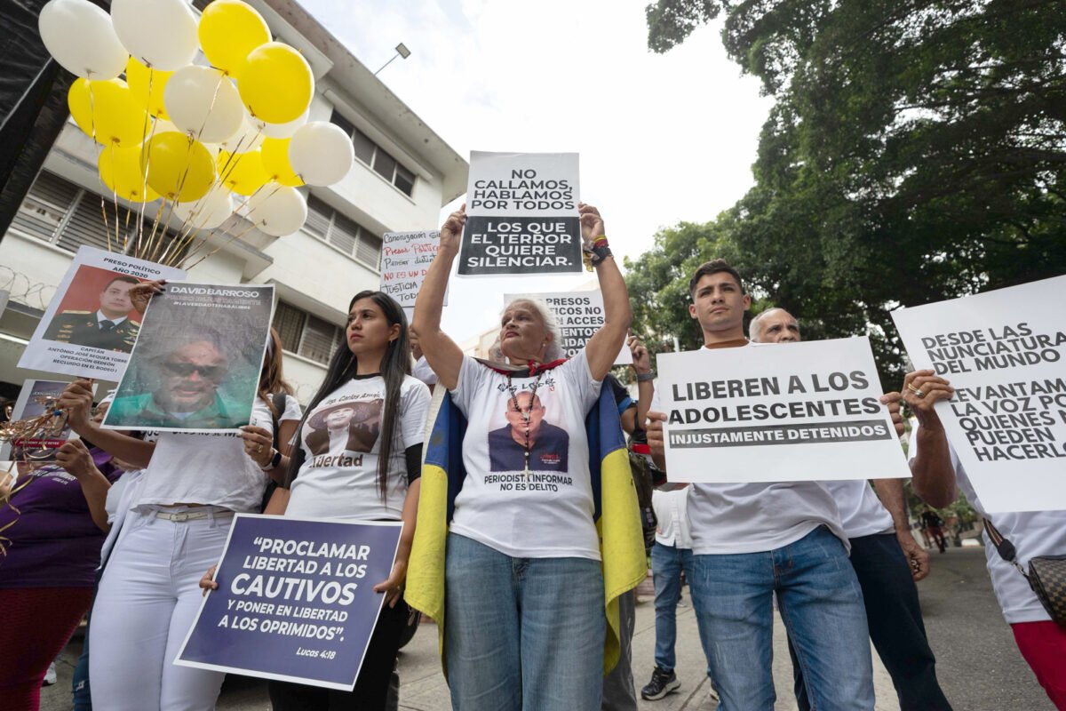 Así transcurren las protestas de Clippve en las sedes de la Nunciatura Apostólica en Venezuela y otros países