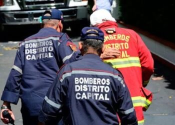 Bomberos rescataron a un perro de un incendio en una vivienda en Caracas
