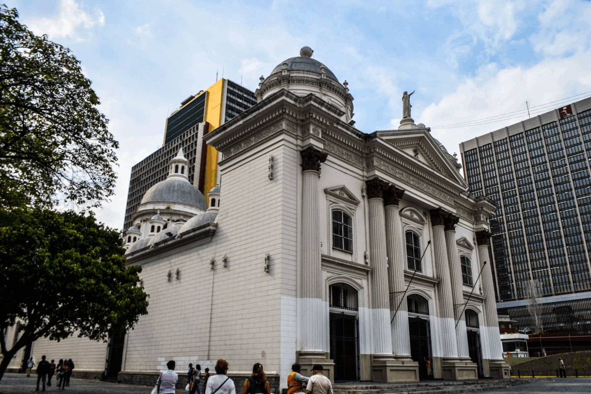 Guía de turismo religioso en Venezuela: un recorrido por la devoción popular