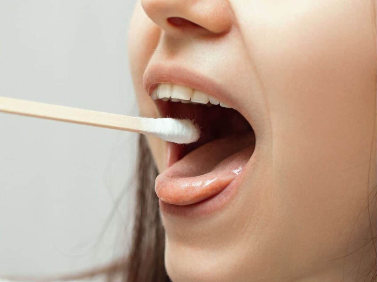 Desarrollaron un nuevo dispositivo para diagnosticar cáncer de mama a través de un test de saliva