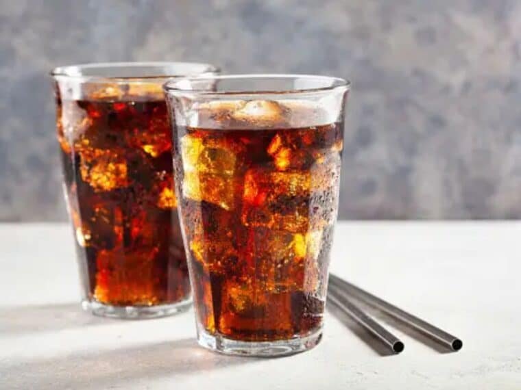 Estudio reveló que el consumo de bebidas con azúcar aumentó un 16 % desde 1990: ¿cuáles son los países que más consumen estos productos?