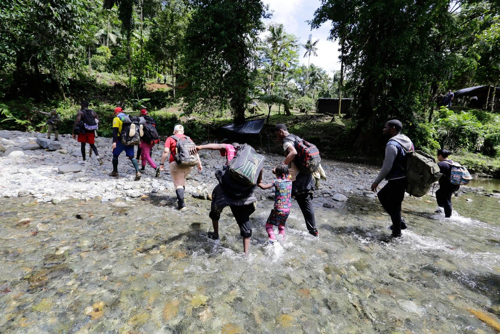 El Darién: un infierno que las madres migrantes camuflan como una aventura para sus hijos