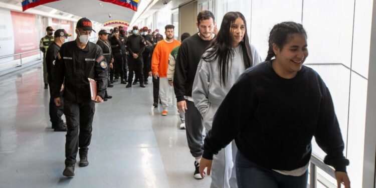 186 migrantes venezolanos retornaron al país desde EE UU