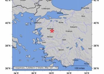 En imágenes: terremoto de magnitud 6,1 sacudió el noroeste de Turquía