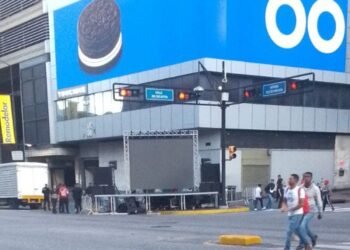 Reportaron la instalación de tarimas en varias calles de Caracas por marcha oficialista
