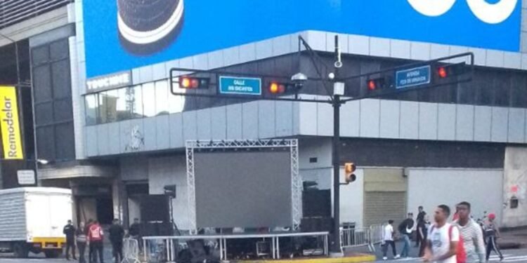 Reportaron la instalación de tarimas en varias calles de Caracas por marcha oficialista