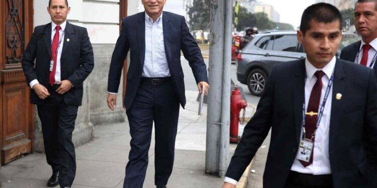 Martín Vizcarra enfrenta prisión preventiva por presuntos sobornos antes de ser presidente de Perú
