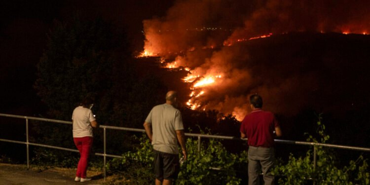 Incendios en Europa han dejado al menos 5 muertos, decenas de heridos y miles de evacuados
