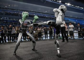 En imágenes: China realiza los primeros juegos de robots humanoides