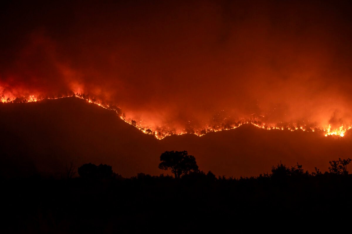 Incendios en Europa han dejado al menos 5 muertos, decenas de heridos y miles de evacuados