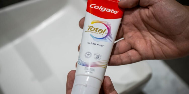 Alerta por los riesgos del uso de Colgate Total Clean Mint se extendió a más países de Latinoamérica