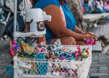 Estudio alerta sobre las barreras laborales que enfrentan las jóvenes venezolanas