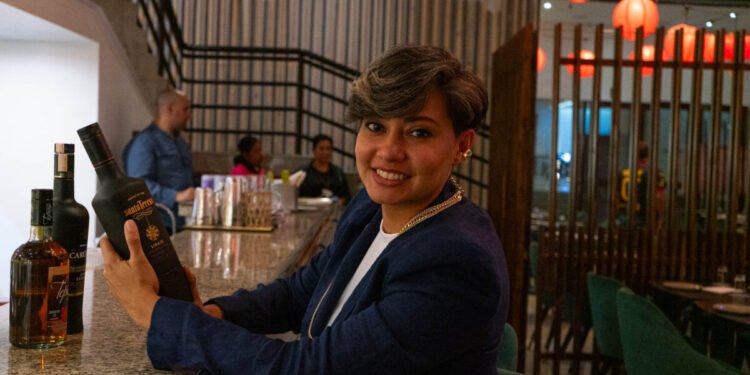 El ron venezolano entre la maestría de una ronmelier y el arte de un bartender