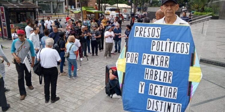 En imágenes: así transcurrió la concentración en apoyo al Comité de Madres en Defensa de la Verdad en Caracas