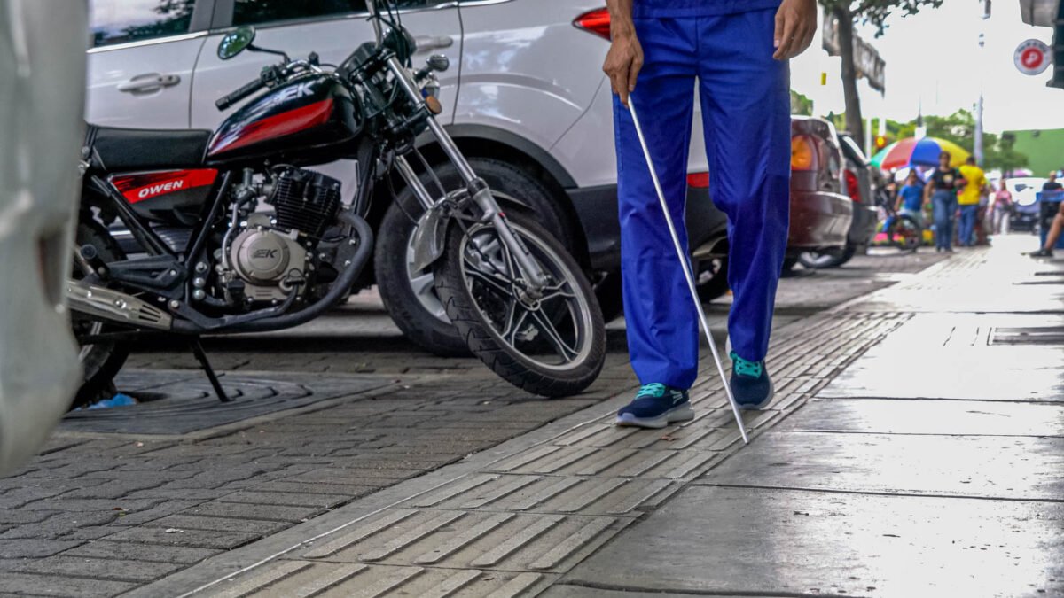 Rutas podotáctiles en Caracas: señales para una ciudad más inclusiva