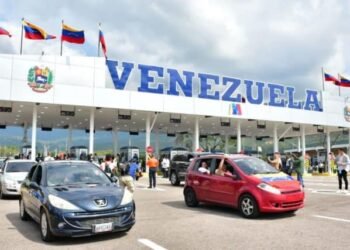 Puentes en la frontera colombo-venezolana permanecen abiertos pese a despliegue militar