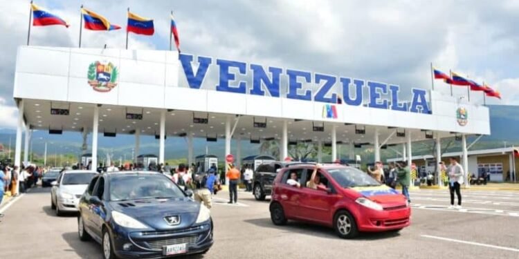 Puentes en la frontera colombo-venezolana permanecen abiertos pese a despliegue militar