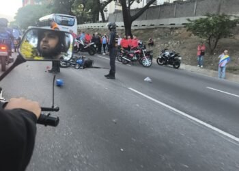 Al menos 11 heridos dejó un accidente de tránsito en la autopista Valle-Coche