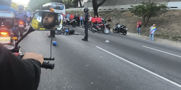 Al menos 11 heridos dejó un accidente de tránsito en la autopista Valle-Coche