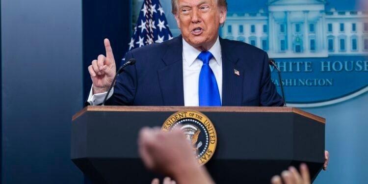 Trump amenazó con enviar tropas a Maryland y con retirar fondos para un puente