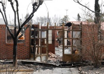 Europa enfrenta incendios en medio de altas temperaturas y fuertes vientos