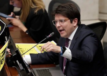 El senador colombiano Uribe Turbay entró en condición crítica por hemorragia en sistema nervioso