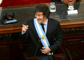 El Congreso argentino frena la motosierra de Milei y le depara una semana negra al Gobierno ultra