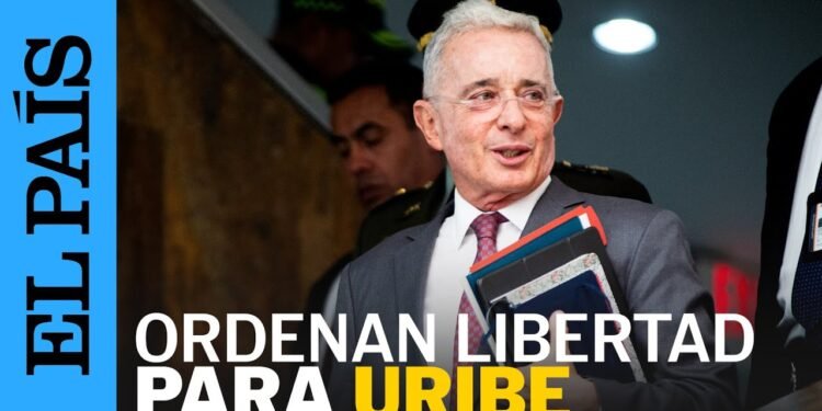 La tutela que deja libre a Álvaro Uribe alimenta su tesis de que lo condenaron por motivaciones políticas