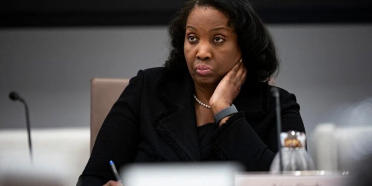 Lisa Cook, la gobernadora de la Reserva Federal que planta cara a Trump