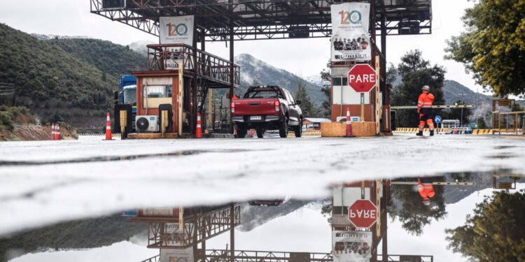 Mineros atrapados en Chile: confirmaron cuatro muertos y continúan labores de búsqueda