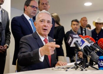 Tribunal colombiano ordenó la libertad inmediata del expresidente Álvaro Uribe Vélez