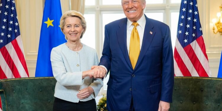 Trump amenaza a la UE con aranceles del 35% si no invierte 600.000 millones de dólares en Estados Unidos