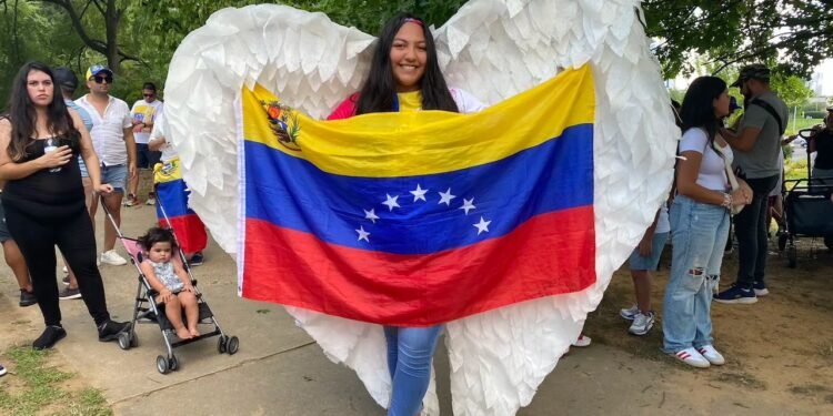 Un tribunal de apelaciones frena temporalmente la eliminación del TPS para los venezolanos