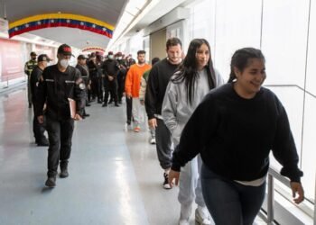 Un vuelo con 183 migrantes llegó a Venezuela desde Estados Unidos
