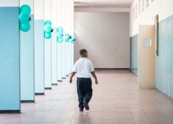 Desde 30 hasta 2.000 dólares: la brecha salarial entre profesores de la UCV y la UCAB