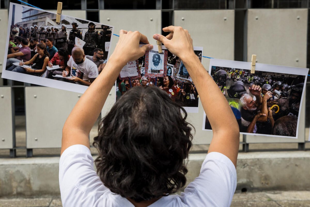 Familiares de presos políticos se concentraron frente a la Embajada de Brasil en Caracas
