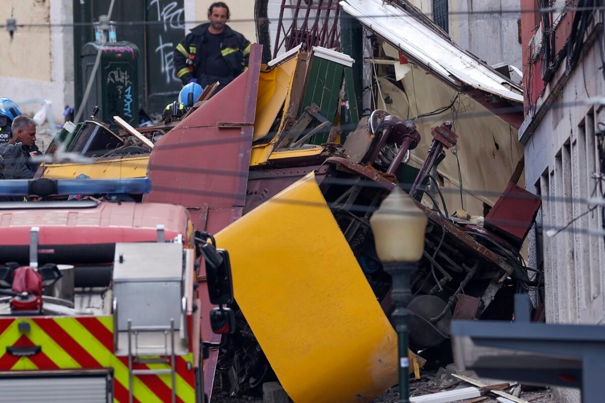 Se descarriló el Ascensor de Gloria en Portugal: dejó 15 muertos y 18 heridos