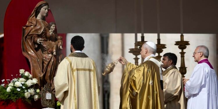 En imágenes: la ceremonia de canonización de Carlo Acutis