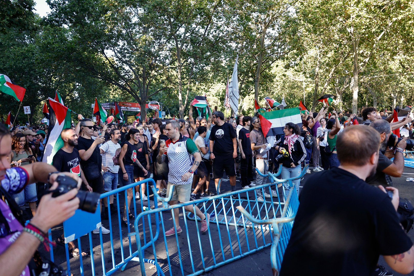 En imágenes: la Vuelta a España terminó entre disturbios de manifestantes propalestinos