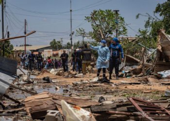 Damnificados esperan la reconstrucción de sus casas destruidas por la explosión en el estado Zulia