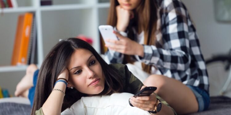 ¿Cómo inciden las redes sociales en la prevención y el riesgo del suicidio en jóvenes?