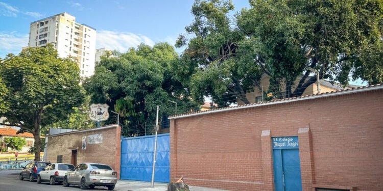 Regreso a clases en Venezuela comenzó a media máquina