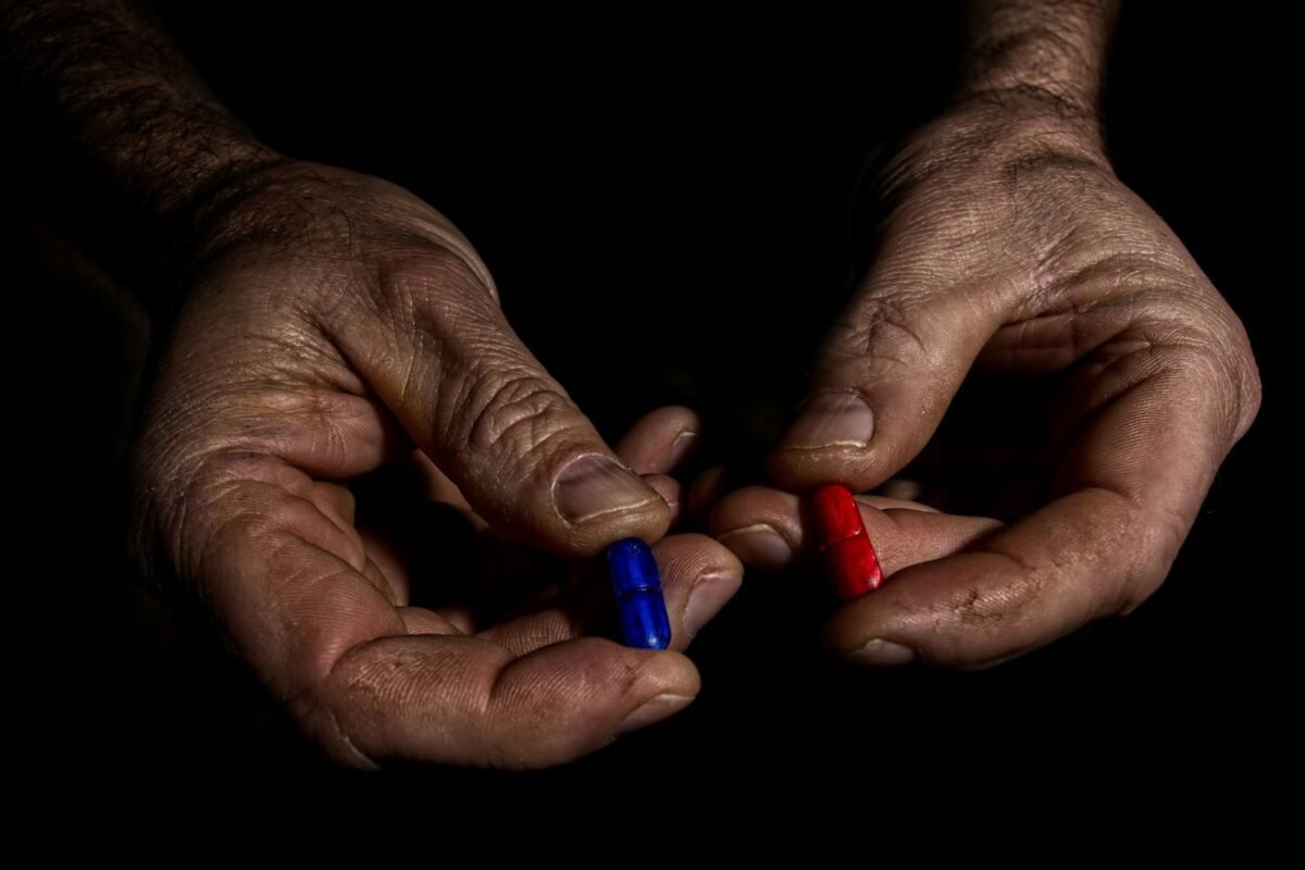 ¿Qué es la polimedicación y cómo afecta a la salud de los adultos mayores?