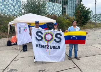 Un cuarto venezolano se unió a la huelga de hambre frente a la CPI