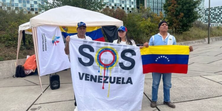 Un cuarto venezolano se unió a la huelga de hambre frente a la CPI