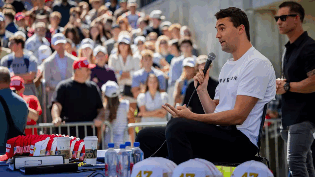 Quién era Charlie Kirk, el activista y aliado de Donald Trump que murió tras ser baleado en un mitin en Utah