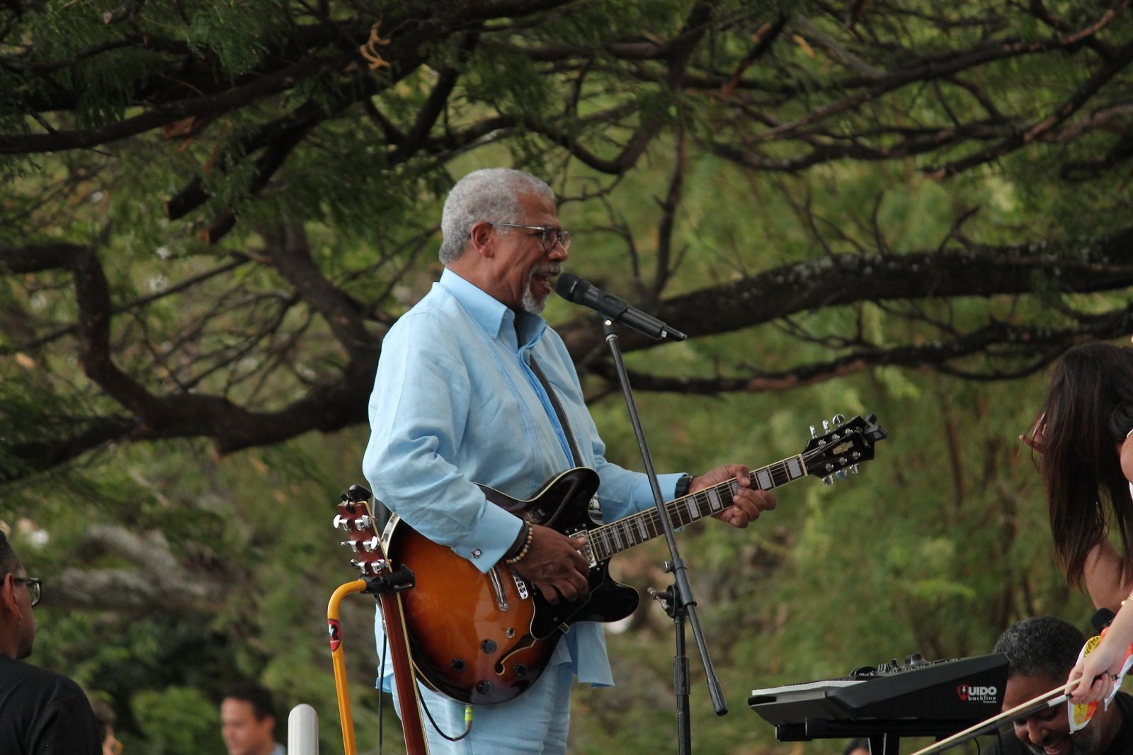 Música y brindis: la experiencia que dibujó Frank Quintero con un concierto íntimo en los viñedos de Pomar