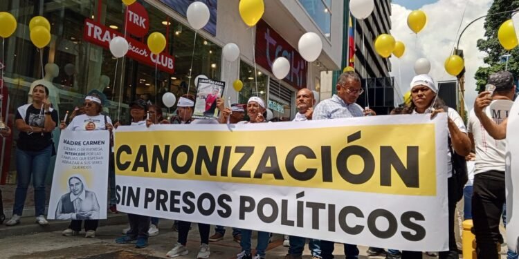 Familiares de presos políticos en Venezuela pidieron al papa León XIV abogar por su liberación inmediata