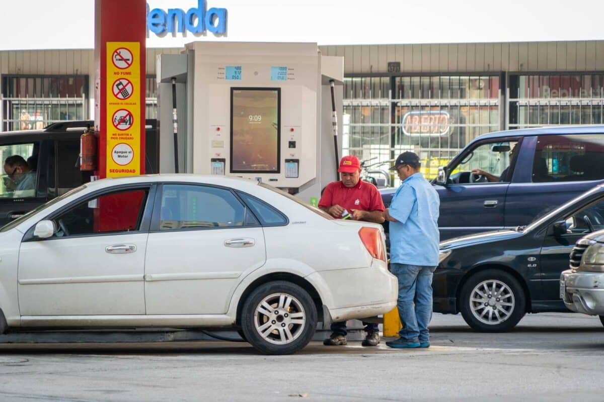 Cronograma de distribución de gasolina, Estaciones de servicio, Gasolineras en Caracas, Precios de gasolina en Caracas, Abastecimiento de combustible en Caracas, Estaciones de servicio en Caracas, Combustible en Venezuela, Noticias sobre gasolineras en Caracas, Tarifas de gasolina en Caracas, Escasez de gasolina en Caracas, Rutas para conseguir gasolina en Caracas, Situación de las gasolineras en Caracas, Últimas noticias de combustible en Caracas, Suministro de petróleo en Caracas, Combustible barato en Caracas, Problemas de abastecimiento de gasolina en Caracas, Estadísticas de precios de gasolina en Caracas, Seguridad en gasolineras de Caracas, Abastecimiento de gasolina en Venezuela, Transporte y combustible en Caracas, Medidas gubernamentales sobre gasolina en Caracas, El Diario, José Daniel Ramos